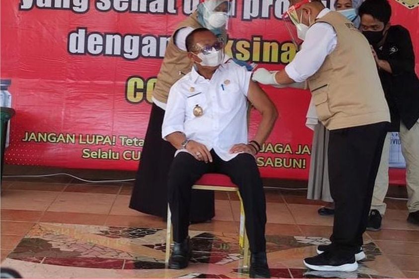 Vaksinasi Covid-19 di Pasangkayu Dimulai, Bupati Imbau Masyarakat Tidak Takut